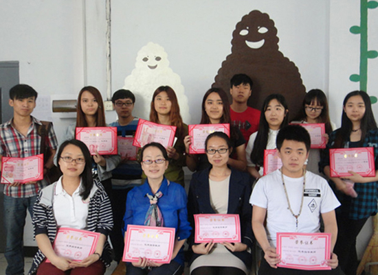 1获奖学生与指导教师合影.jpg