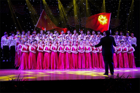 6动画艺术学院演唱《让我们荡起双桨》.jpg