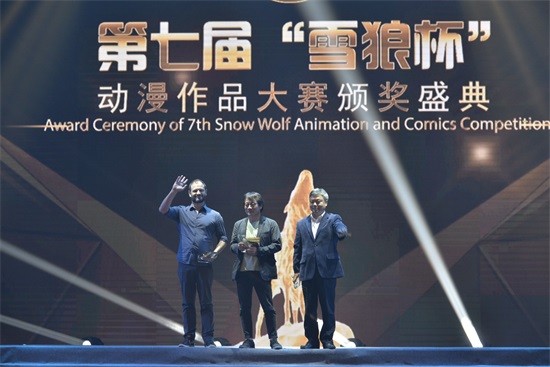 嘉宾为获奖选手颁奖6 刘文炳.JPG