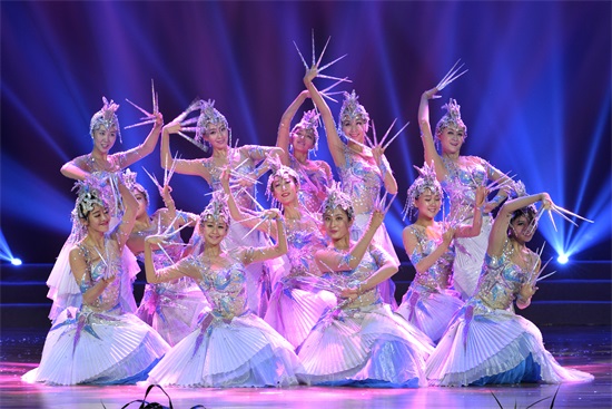 《舞动冰凌》舞蹈 刘文炳.JPG