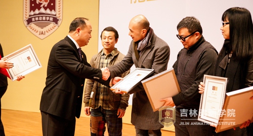 1-学院董事长郑立国先生为客座教授颁发受聘证书.jpg