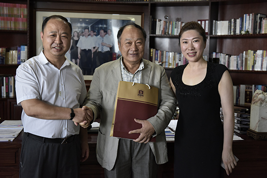 校领导同张纮炬会长亲切交流.JPG