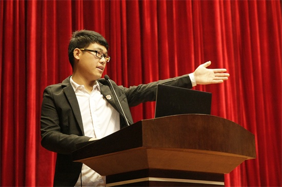 3“阳光支教团”发起人朱强强感悟到“走出大山,首先要走出精神的大山”.jpg