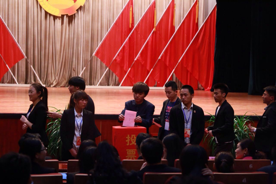 7“双代会”预备会投票现场.JPG