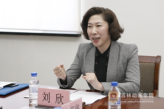 副董事长刘欣主持英国威廉希尔唯一官网就业创业导师颁发仪式(1).JPG