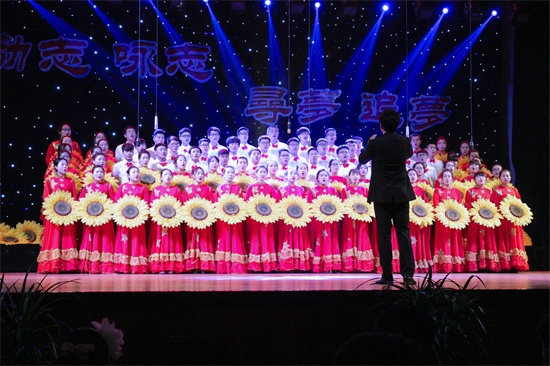 9传媒学院演唱《动感世界》.jpg