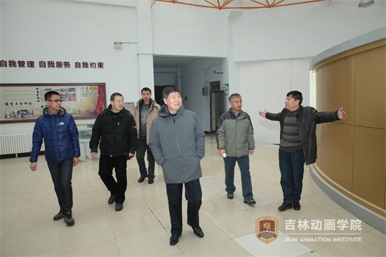 党委负责人副院长王清山一行在排查防火情况.JPG
