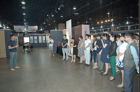 2015届毕业生毕业设计作品展开幕式.jpg