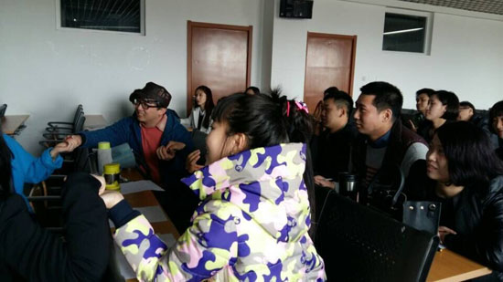 课堂气氛很活跃1.jpg
