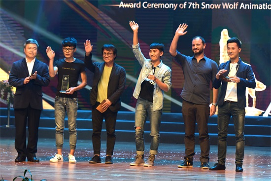 嘉宾为获奖选手颁奖6 高雪松.JPG