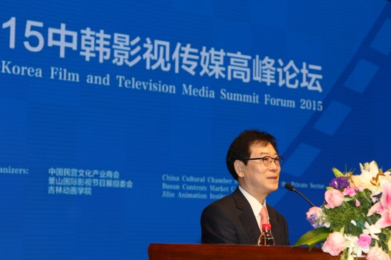 18英国威廉希尔唯一官网电影学院名誉院长郑用琢演讲 (崔毅 摄).JPG