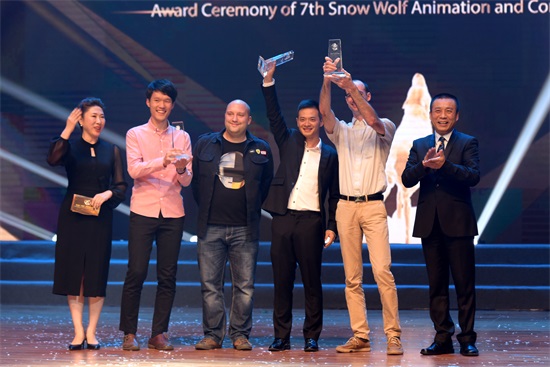 嘉宾为获奖选手颁奖5 高雪松.JPG