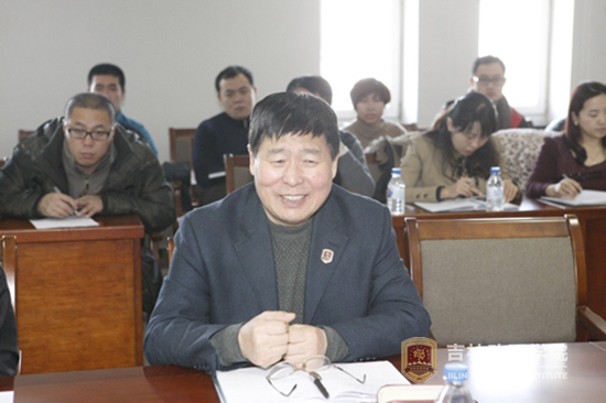 (2)王清山书记介绍学院情况.jpg