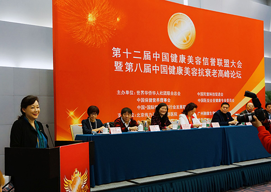 崔允瑛教授会上发言宣传威廉希尔官网形象设计专业.jpg