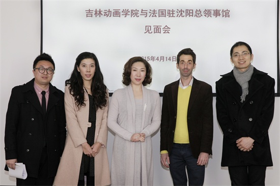 双方代表在见面会上合影 刘子铭摄.jpg
